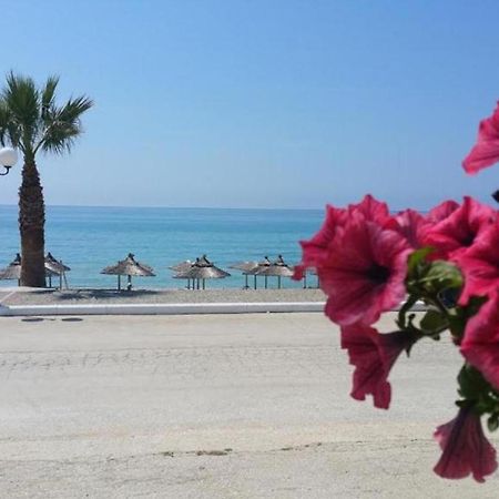 Whitesands Beach Resort Paralia Vrachou Exterior foto