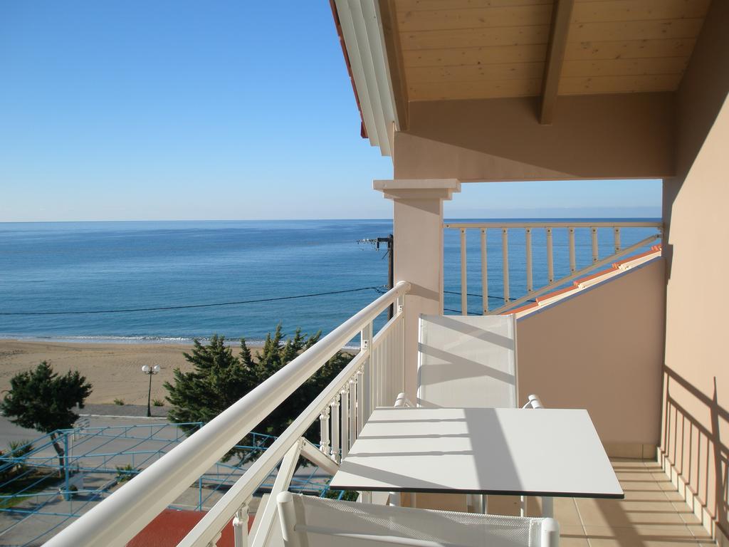 Whitesands Beach Resort Paralia Vrachou Quarto foto