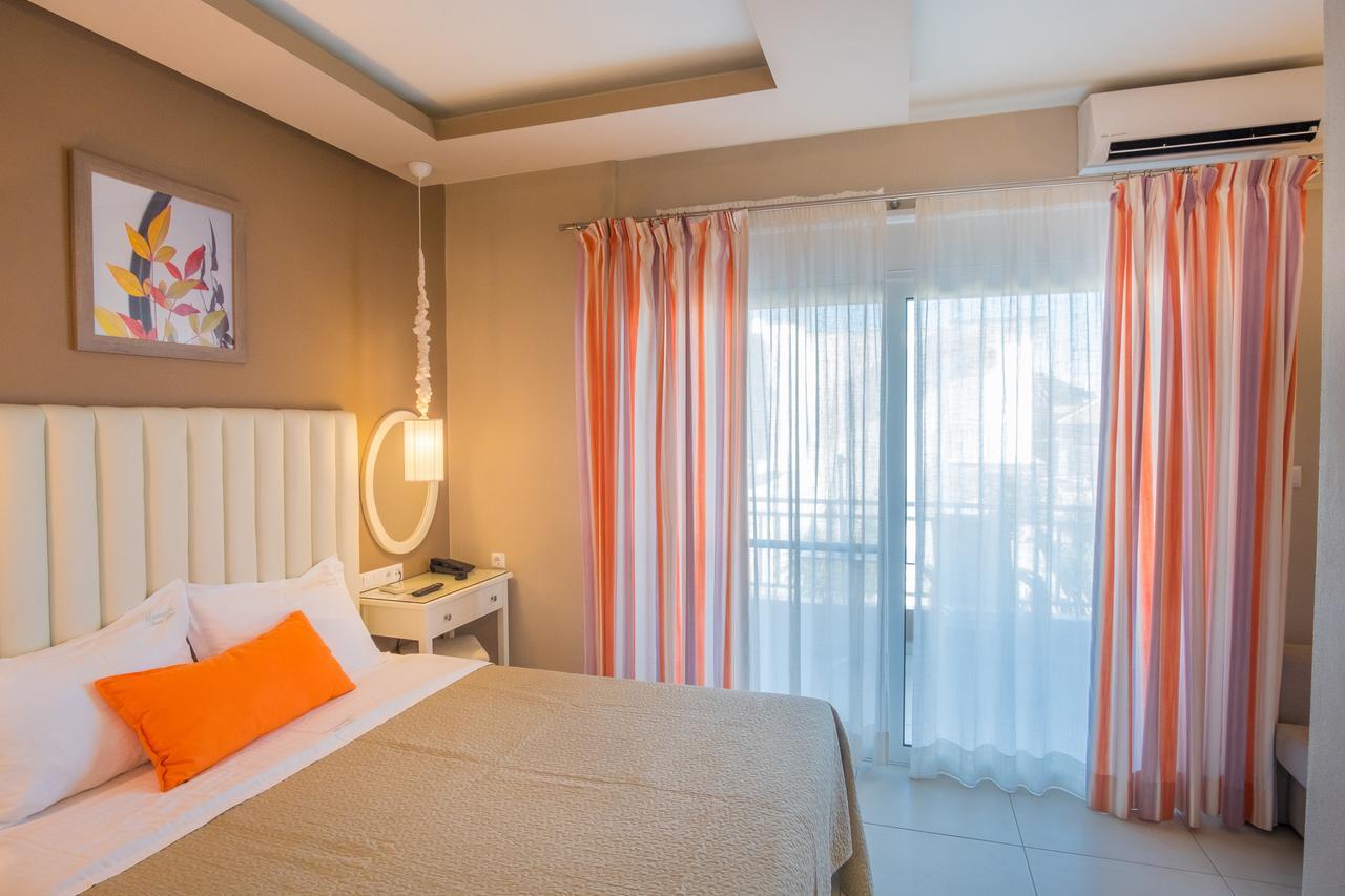 Whitesands Beach Resort Paralia Vrachou Exterior foto